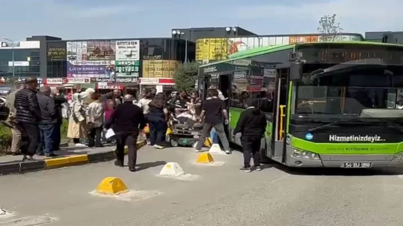 Sakarya'da otobüs hattan çıktı, hastaneye gitti